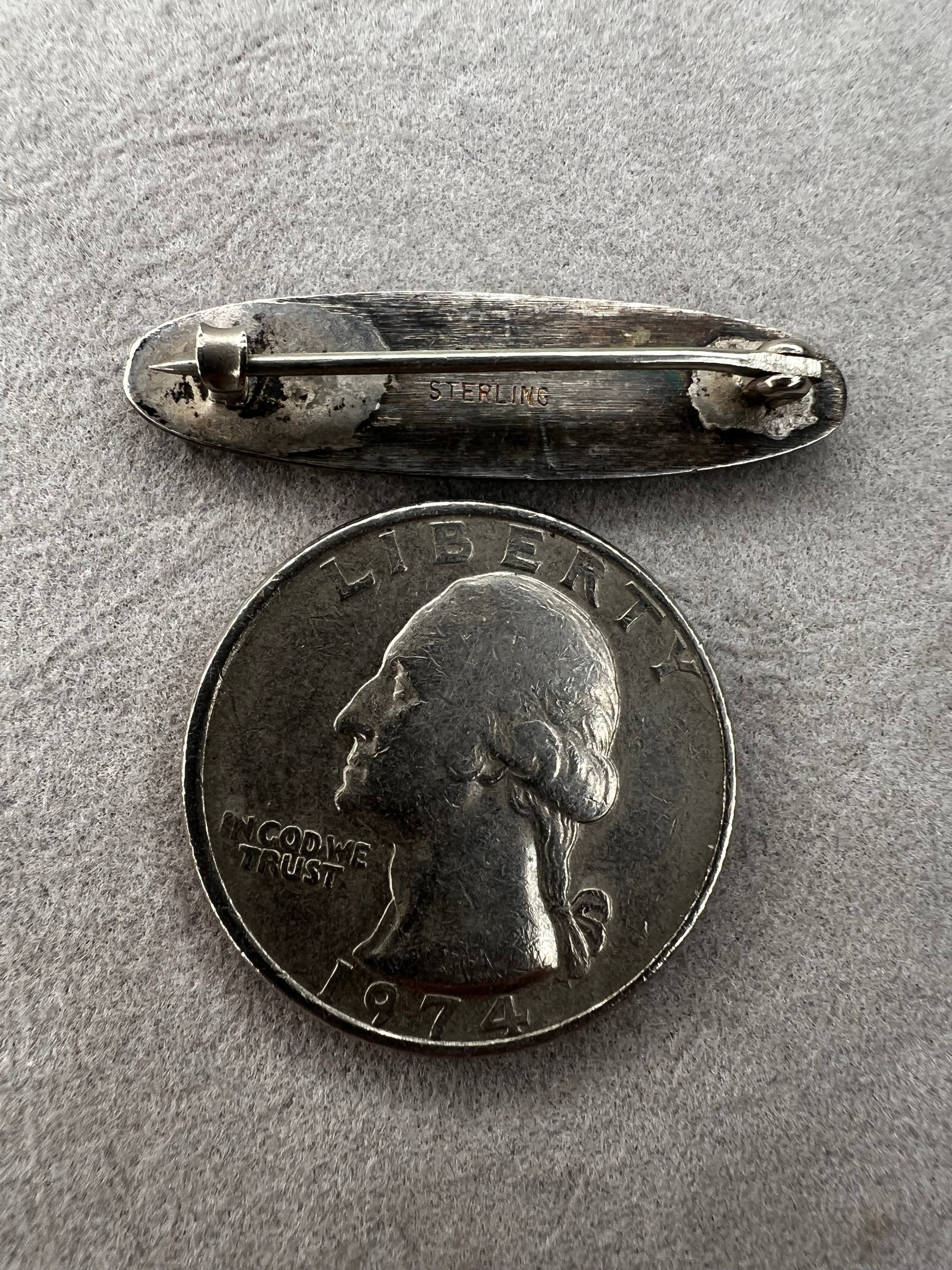 This antique Stieff Repousse sterling silver oval bar brooch showcases exquisite craftsmanship and timeless elegance. Despite its small size, it carries a distinguished charm that will add a touch of refined class to any collection.