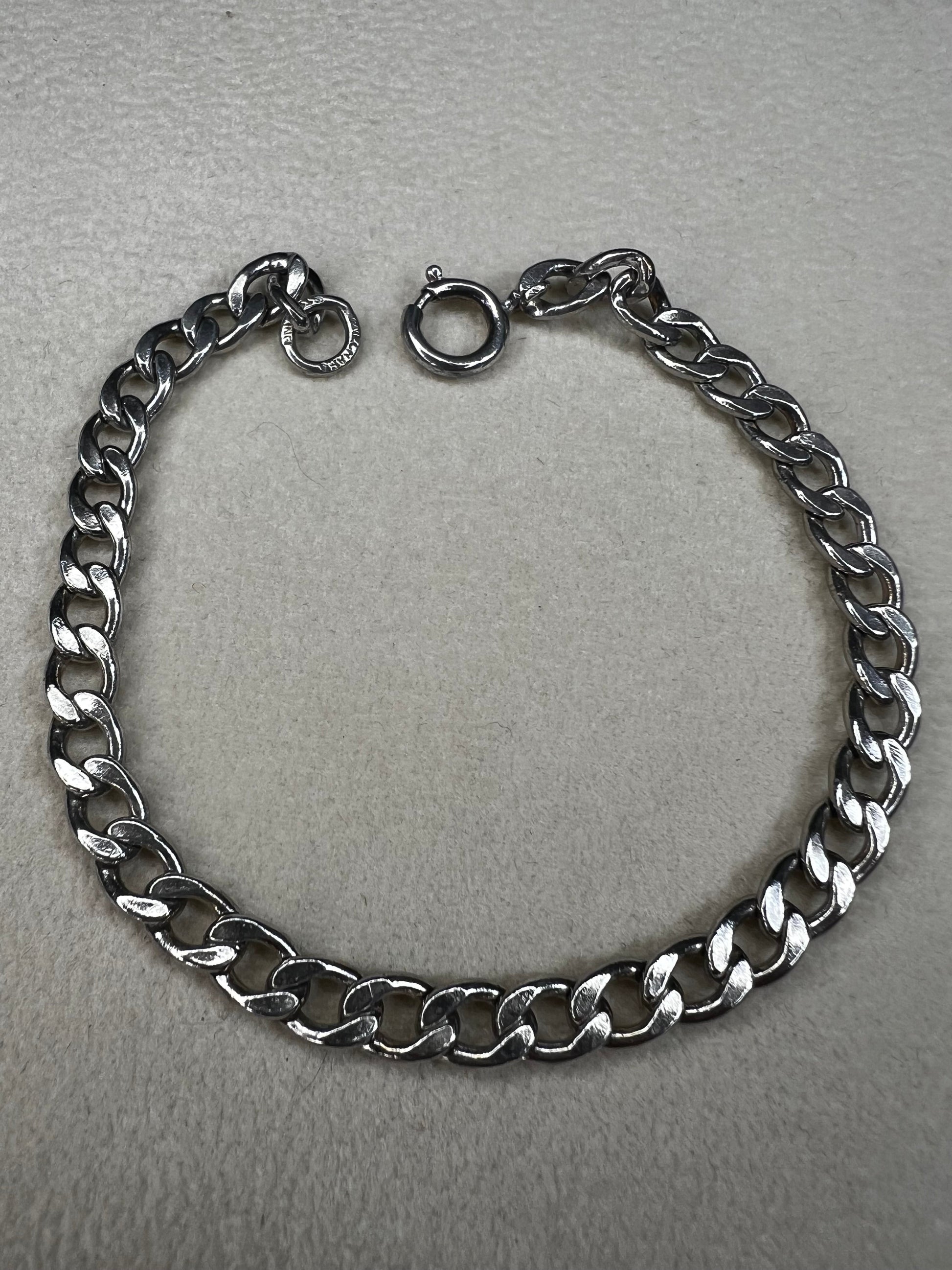 Add timeless elegance to your collection with this vintage Danecraft sterling silver bracelet. It offers a comfortable fit and classic style that suits any occasion.