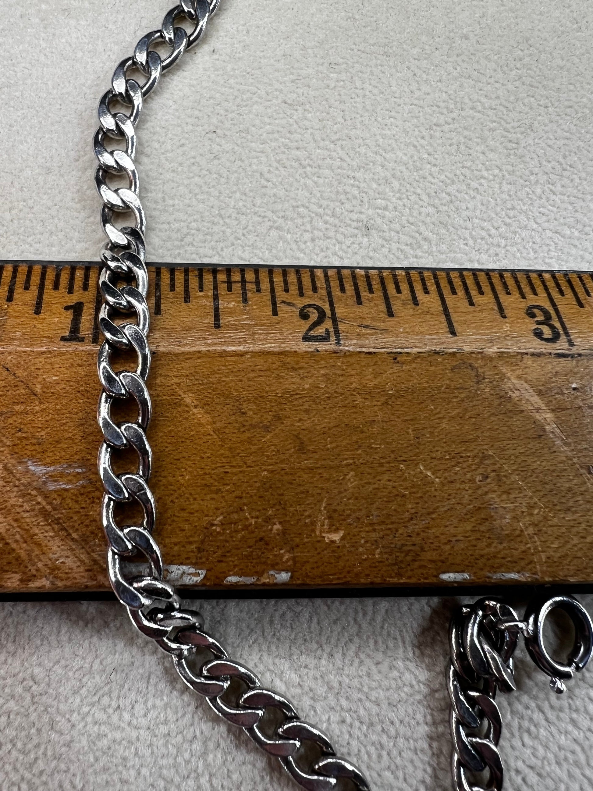 Add timeless elegance to your collection with this vintage Danecraft sterling silver bracelet. It offers a comfortable fit and classic style that suits any occasion.