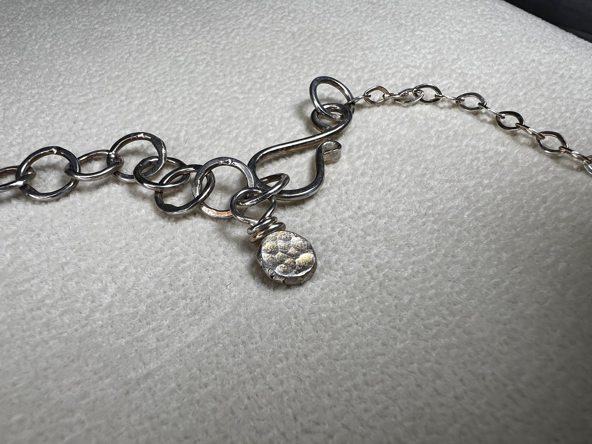 This 20" sterling silver ring and link necklace is thoughtfully crafted to add a touch of elegance and confidence to your favorite outfits. Let this necklace be the special piece that completes your wardrobe with grace and charm.