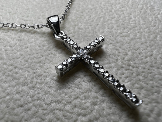This sterling silver cross pendant necklace from V3 Jewelers features a single center diamond, combining classic design with subtle sparkle. This is a meaningful accessory that adds a graceful touch to any outfit while symbolizing faith and style.