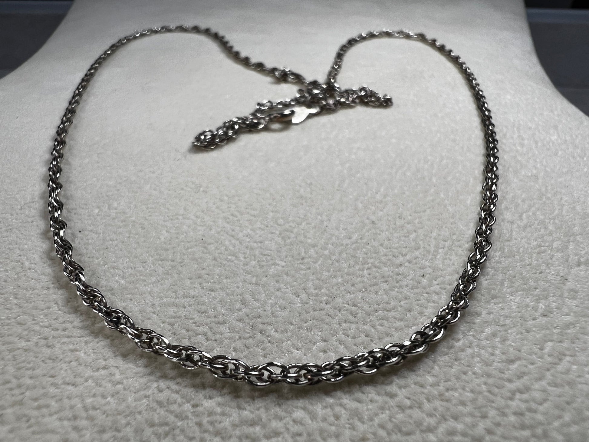 This vintage 24" Mexican sterling silver rope chain is crafted for strength and durability. Its classic design makes it an ideal choice to wear alone or paired with your favorite pendant.