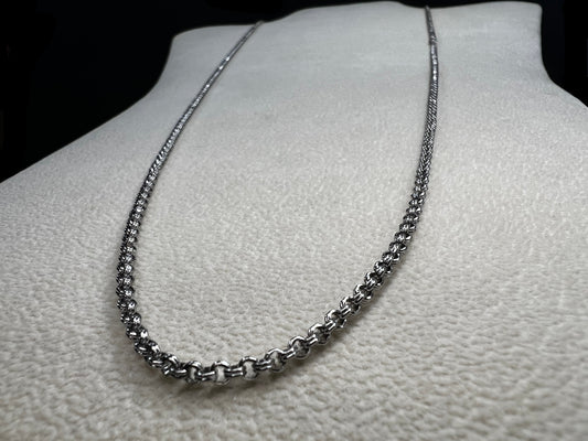 This sterling silver chain features a robust double spiral weave pattern, offering both durability and sophisticated style. Measuring 30 inches, it stands out equally as a solo accessory or when adorned with a pendant.