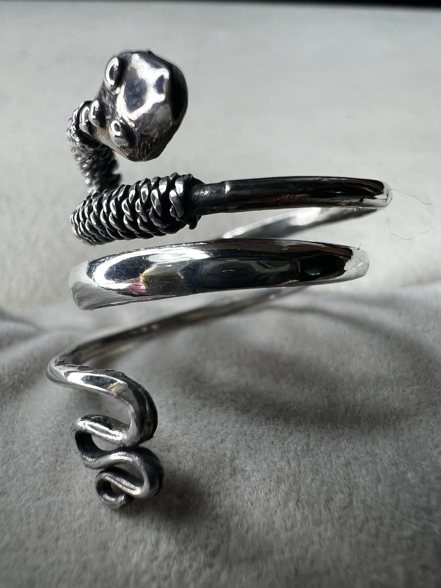 This sterling silver snake wrap ring gently coils around your finger with an open design, allowing for easy size adjustment. Its flexible fit ensures comfortable wear while adding a sleek, stylish touch to your collection.