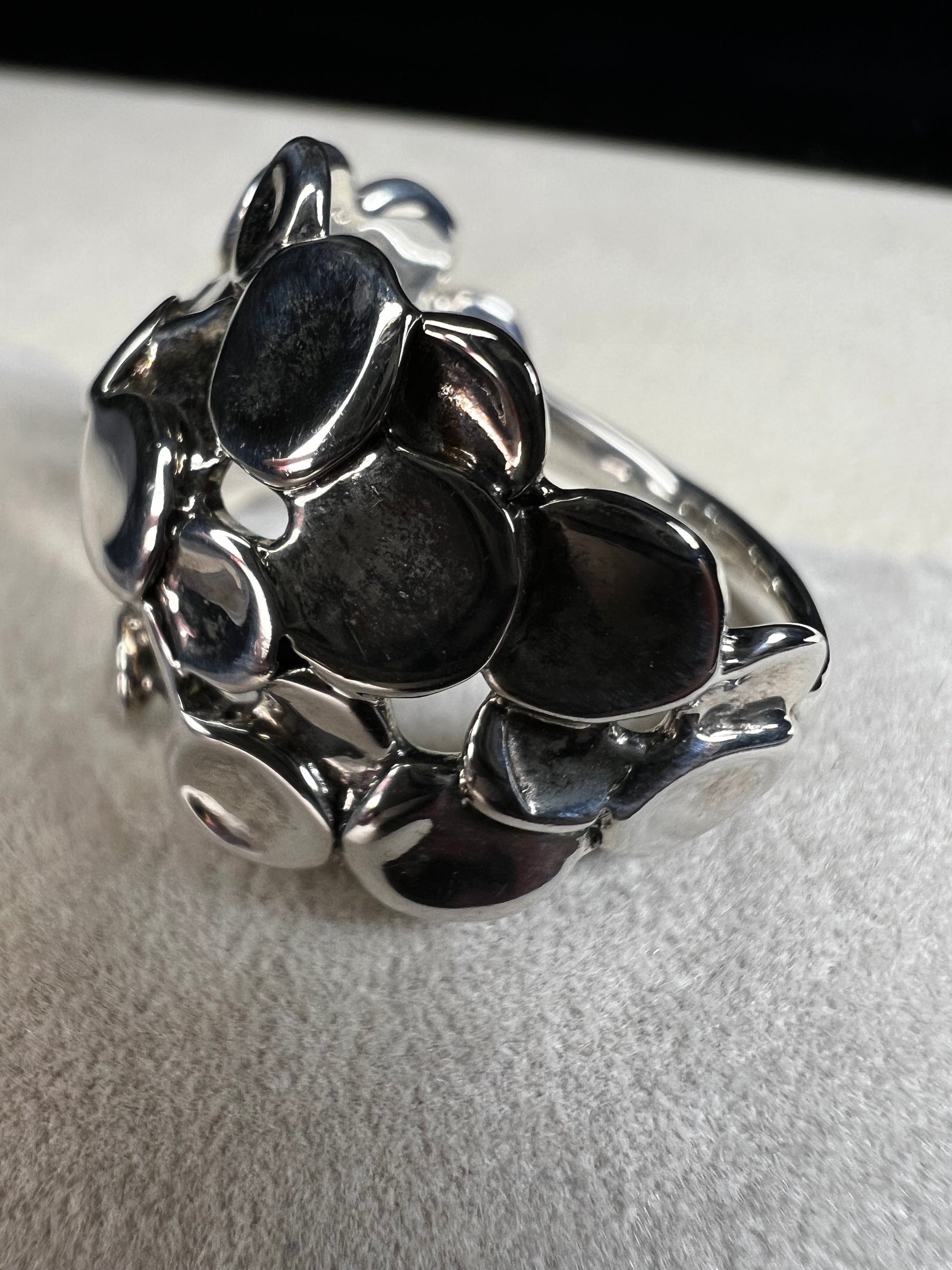 This sterling silver ring by Israeli designer Hagit Gorali is expertly crafted to reflect light beautifully, enhancing your style with a radiant and elegant glow.