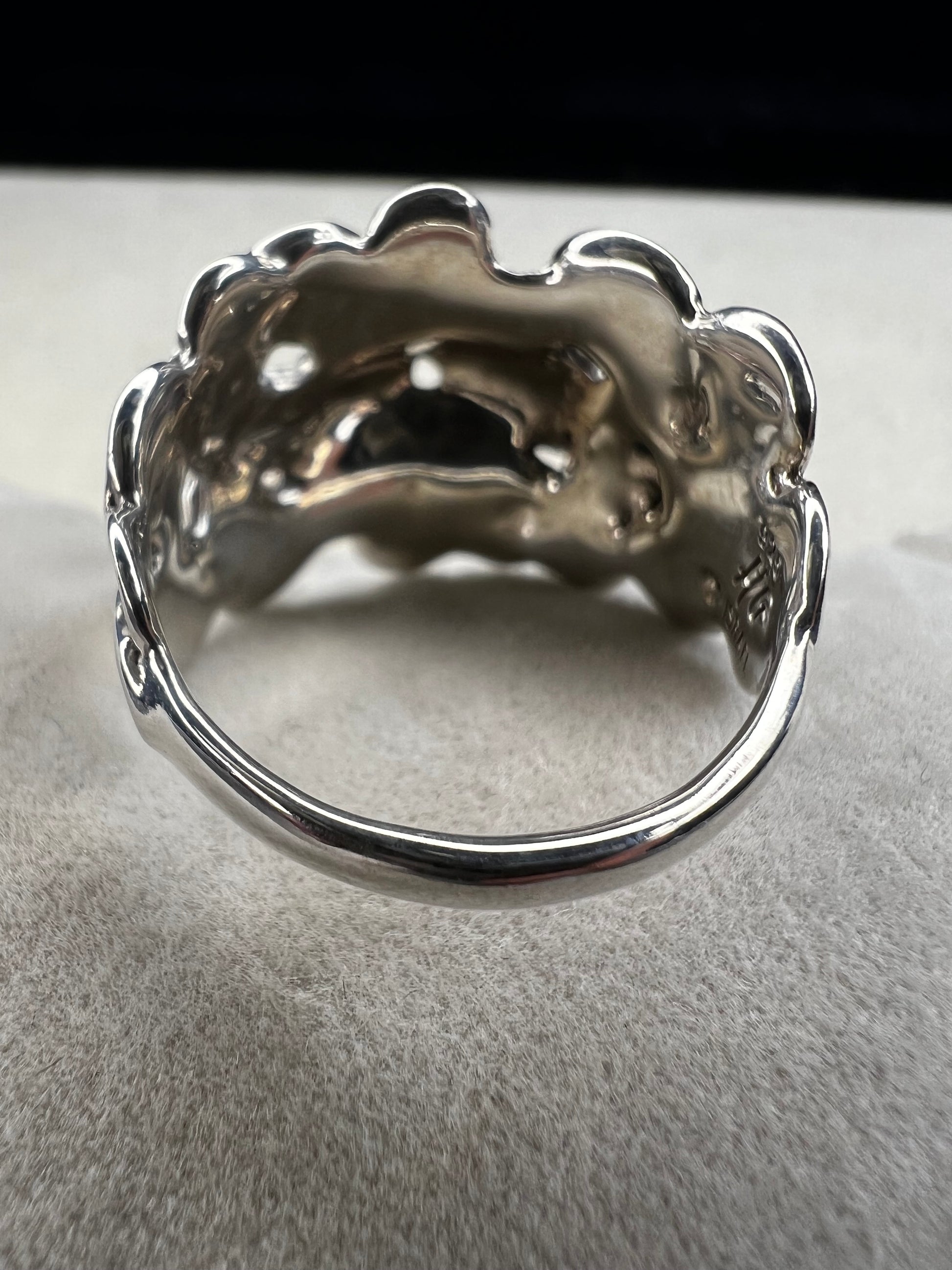 This sterling silver ring by Israeli designer Hagit Gorali is expertly crafted to reflect light beautifully, enhancing your style with a radiant and elegant glow.