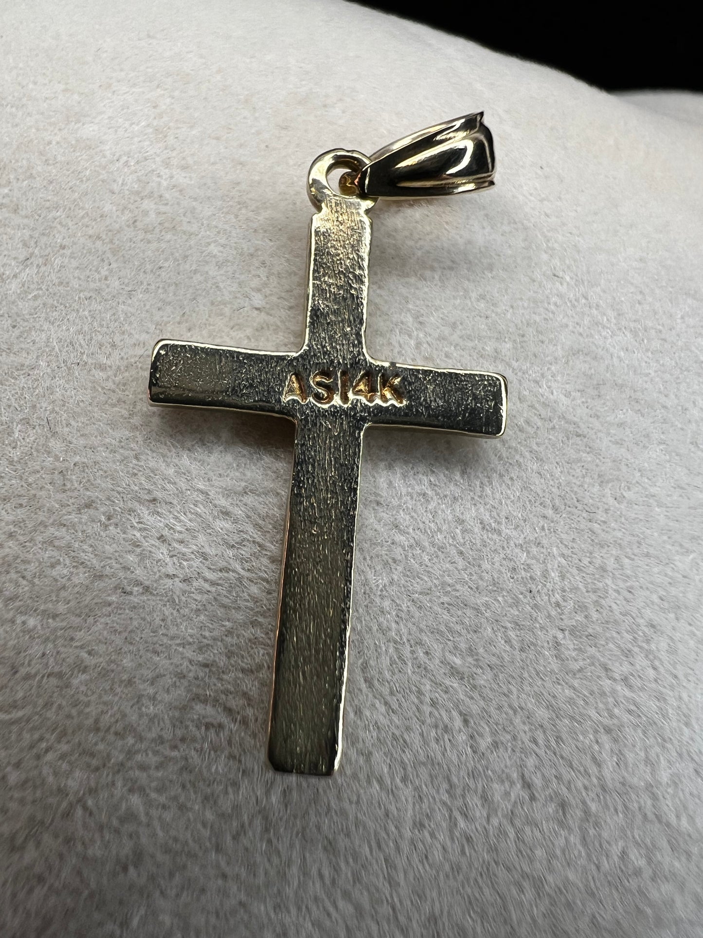 Hold your faith close to you with this 14 karat gold pendant. The etched design around the edges gives the cross a distinctive look.