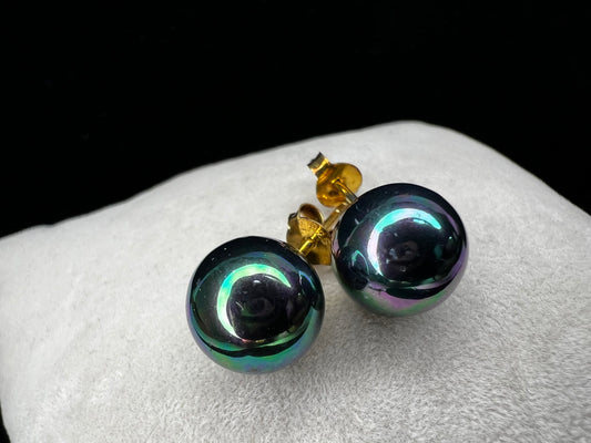 The Tahitian pearl is a great way to give a different look to a classic pair of earrings. Set with gold over sterling silver, the metallic blues and greens of these beauties will add pizzazz to any outfit.