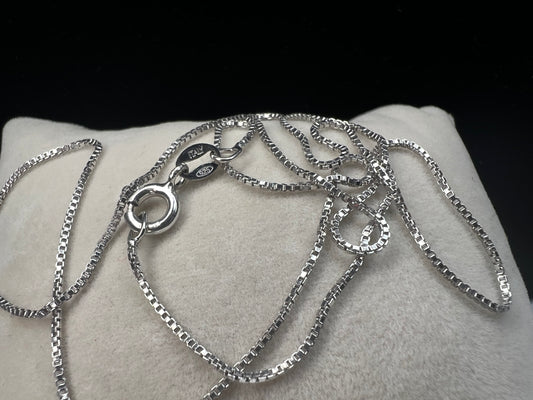 Indulge in elegance with our dainty sterling silver chain. Wear it alone or pair it with a pendant for maximum impact. Or, you can layer it with other necklaces. Made in Italy.