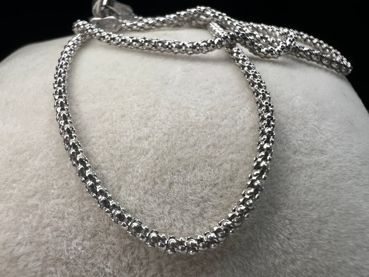 Add a touch of playfulness to your day with this petite sterling silver necklace. It features a popcorn link.