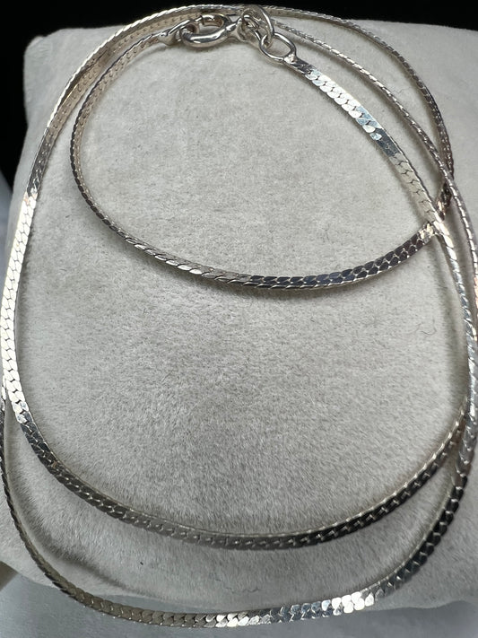 Put some sparkle in your day with this classic herringbone necklace. Made of sterling silver, this piece can be worn alone, or you can add a pendant to it for a different look.