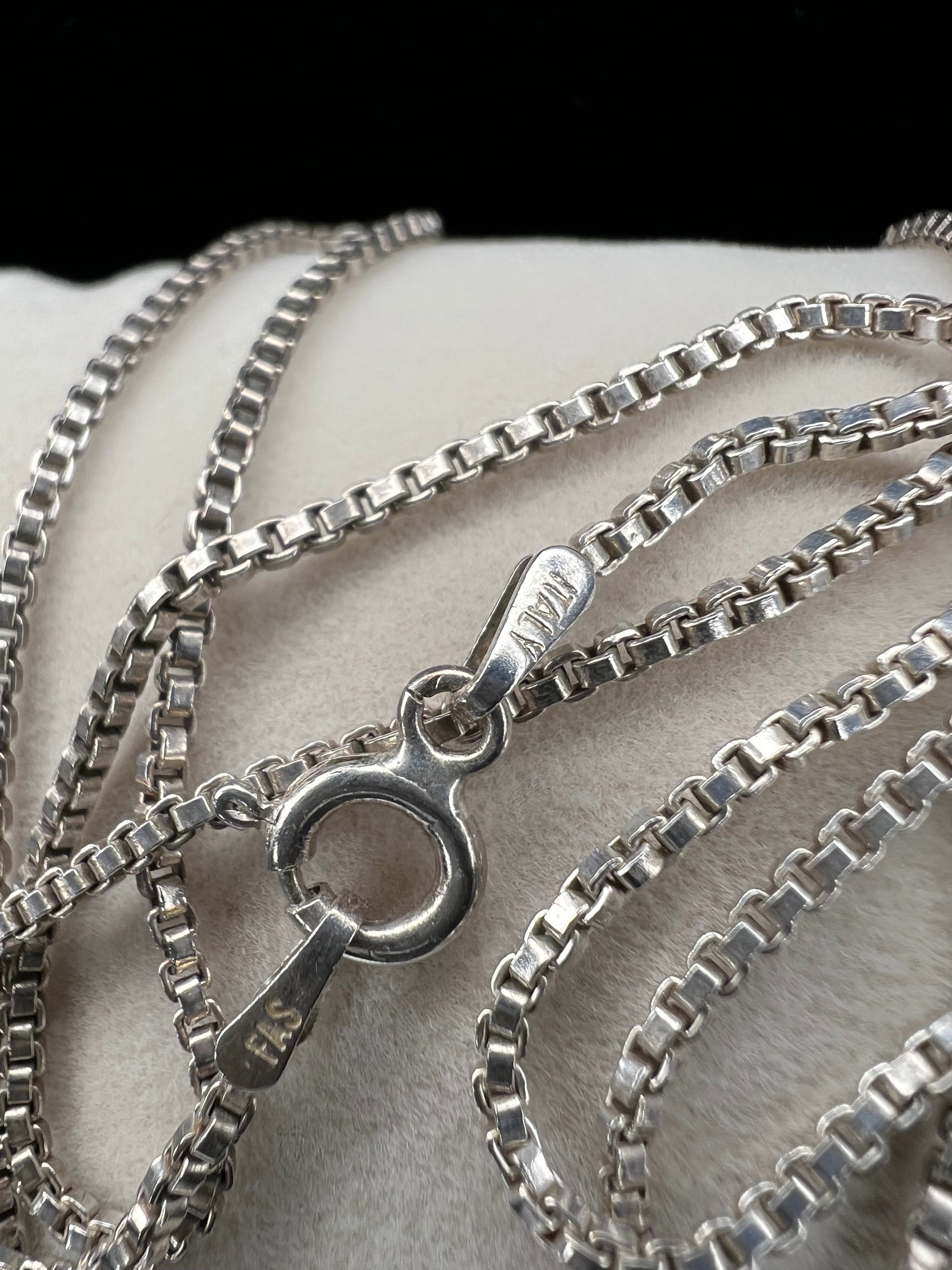 This sterling silver box chain necklace is a must-have for any jewelry collection. Whether for everyday wear or special occasions, this piece will add stylish elegance to any outfit.