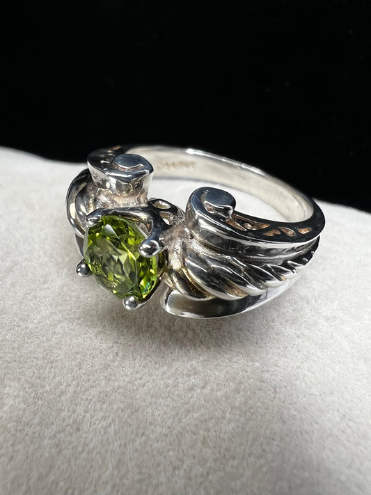 This ring, designed by Chateau d'Argent, features an emerald set in detailed and excellently crafted sterling silver.