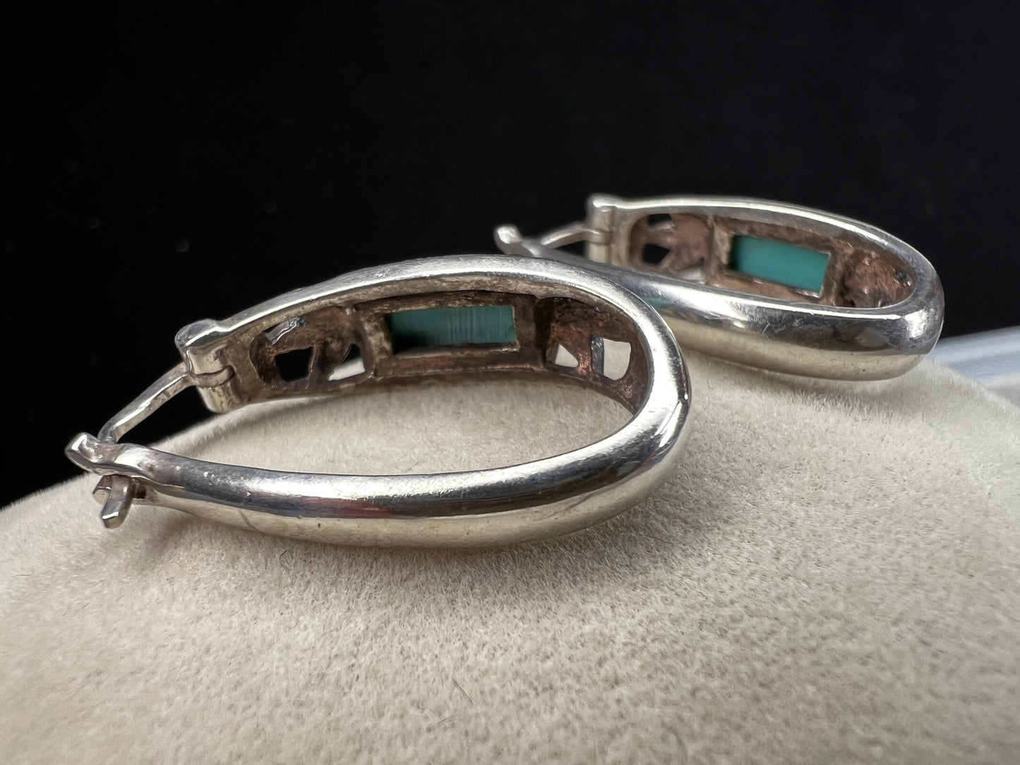 These vintage sterling silver earrings feature an openwork design accented with turquoise stones, offering a timeless vintage look.