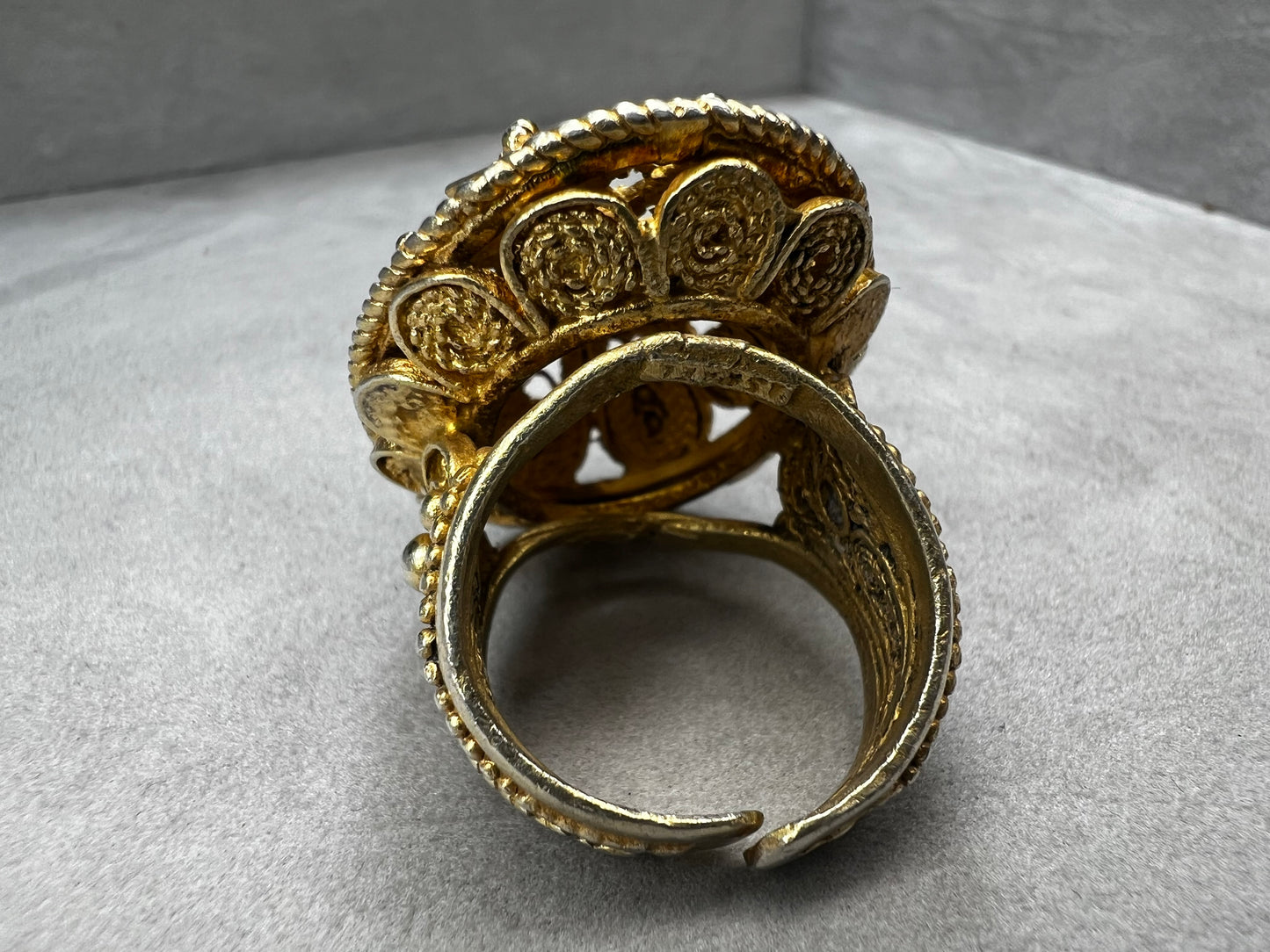 This remarkable antique ring, expertly made in Israel from sterling silver and finished with a gold wash, showcases exquisite early craftsmanship that is genuinely impressive.