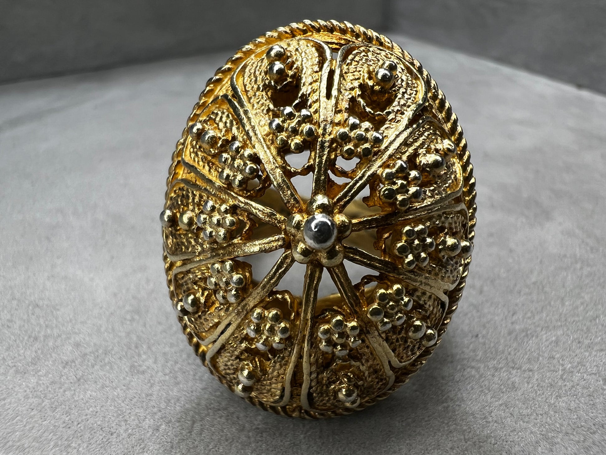 This remarkable antique ring, expertly made in Israel from sterling silver and finished with a gold wash, showcases exquisite early craftsmanship that is genuinely impressive.