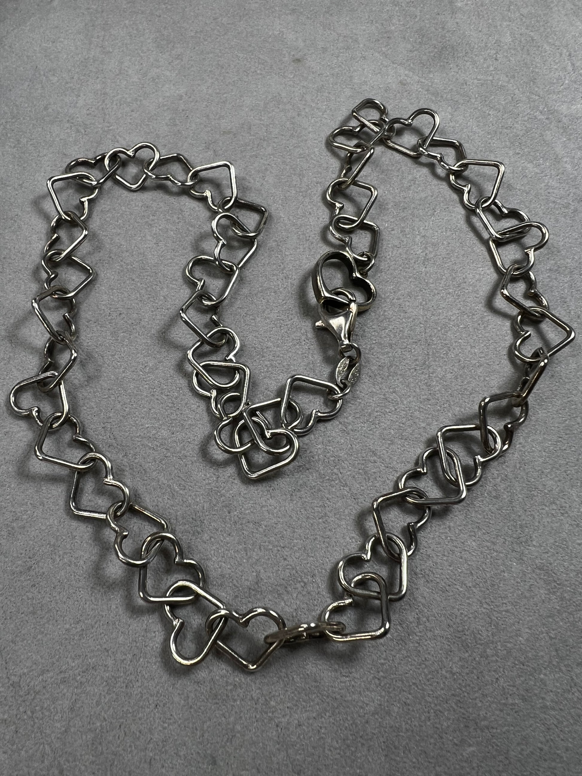 This 18" sterling silver necklace by Milor Italy showcases distinctive heart-shaped links, blending craftsmanship with elegant design. The unique link pattern is perfect for expressing personal style.