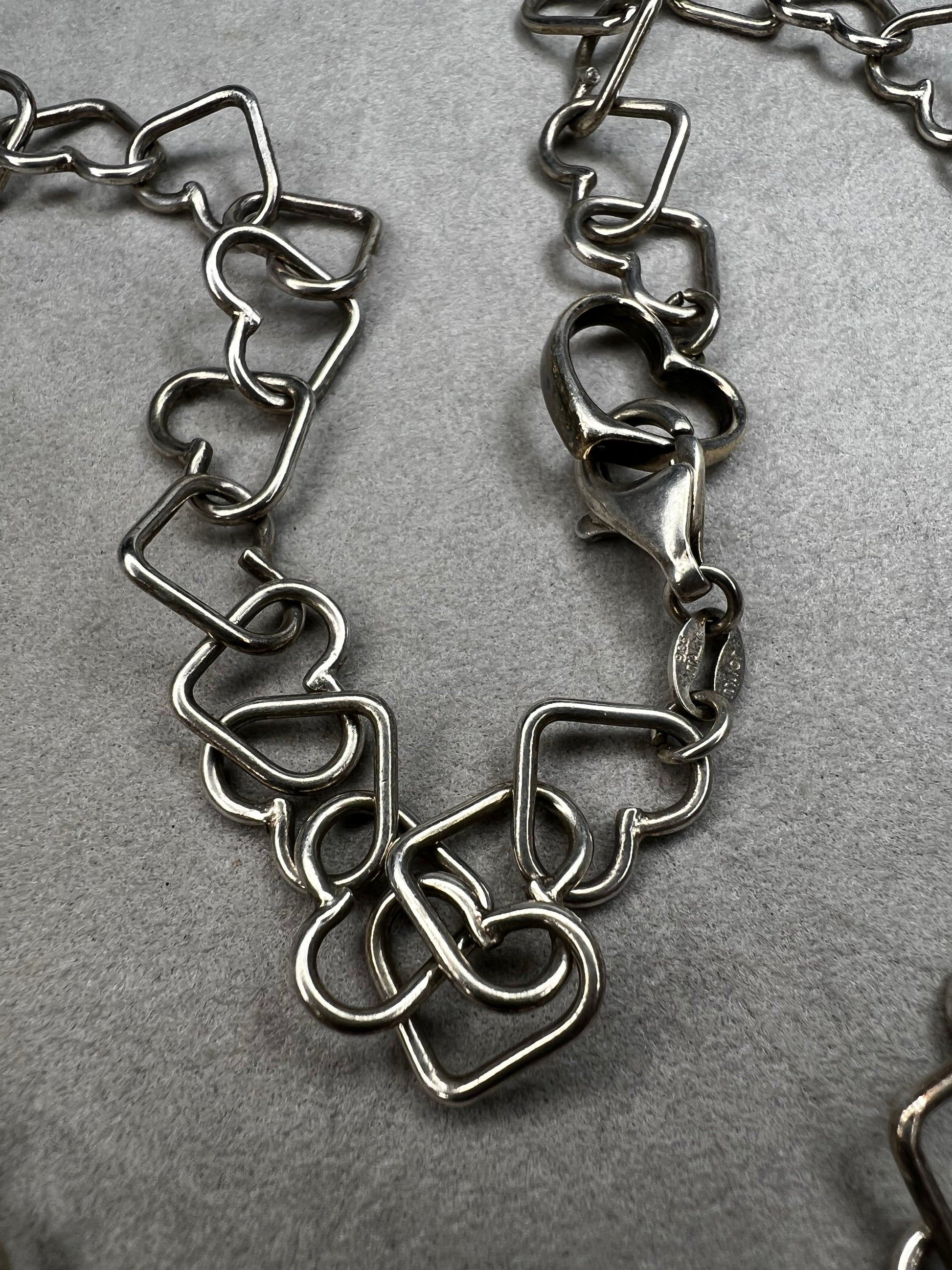 This 18" sterling silver necklace by Milor Italy showcases distinctive heart-shaped links, blending craftsmanship with elegant design. The unique link pattern is perfect for expressing personal style.