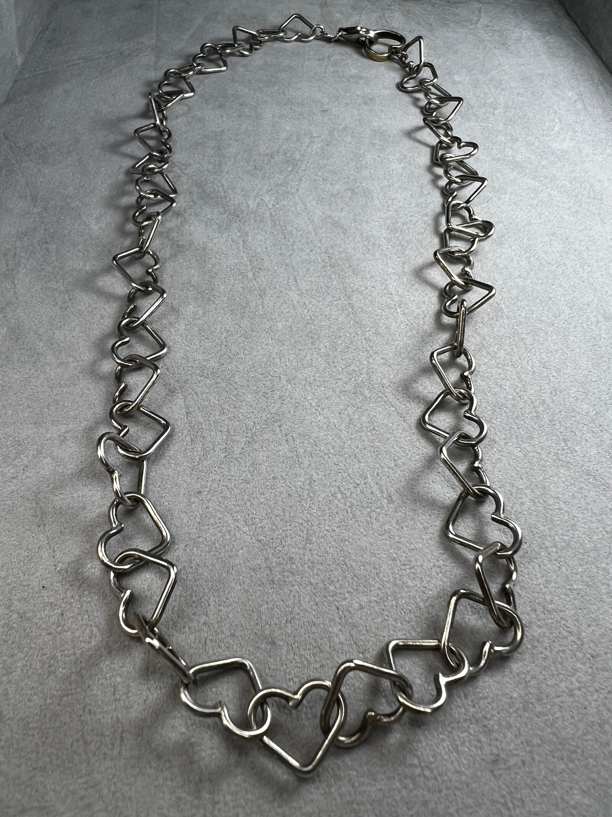 This 18" sterling silver necklace by Milor Italy showcases distinctive heart-shaped links, blending craftsmanship with elegant design. The unique link pattern is perfect for expressing personal style.