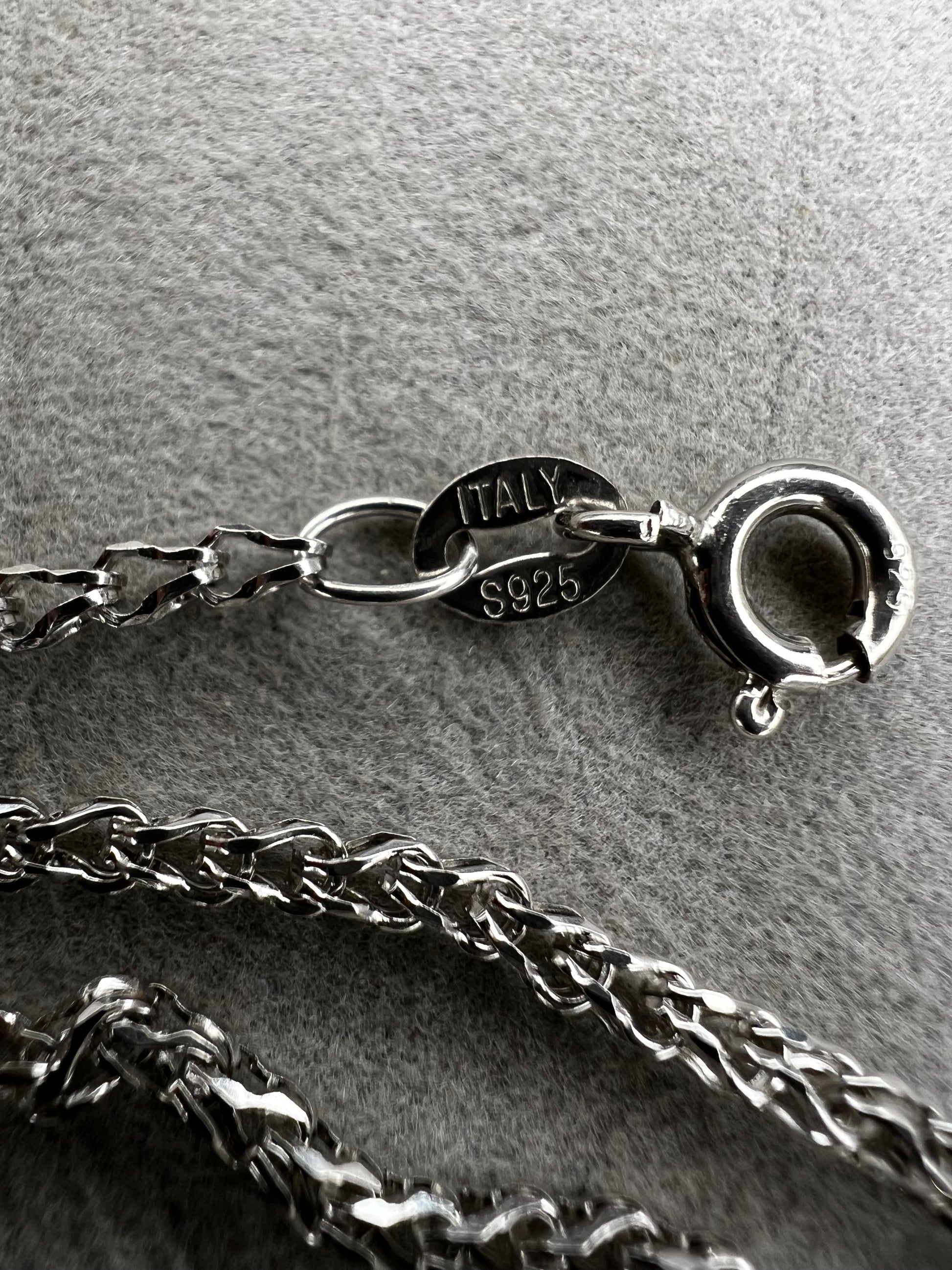 This Italian-crafted sterling silver chain features links engineered to securely support pendants while maintaining elegant durability. It offers versatile wearability, making it an ideal choice for both everyday use and special occasions.