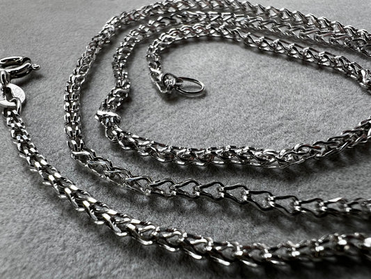This Italian-crafted sterling silver chain features links engineered to securely support pendants while maintaining elegant durability. It offers versatile wearability, making it an ideal choice for both everyday use and special occasions.