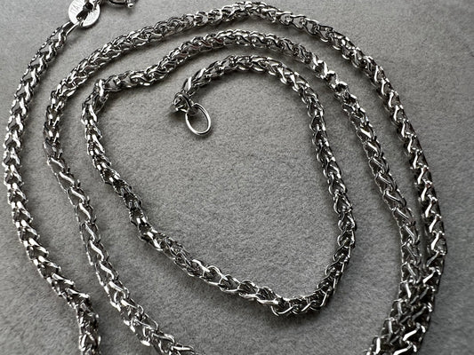 This Italian-crafted sterling silver chain features links engineered to securely support pendants while maintaining elegant durability. It offers versatile wearability, making it an ideal choice for both everyday use and special occasions.