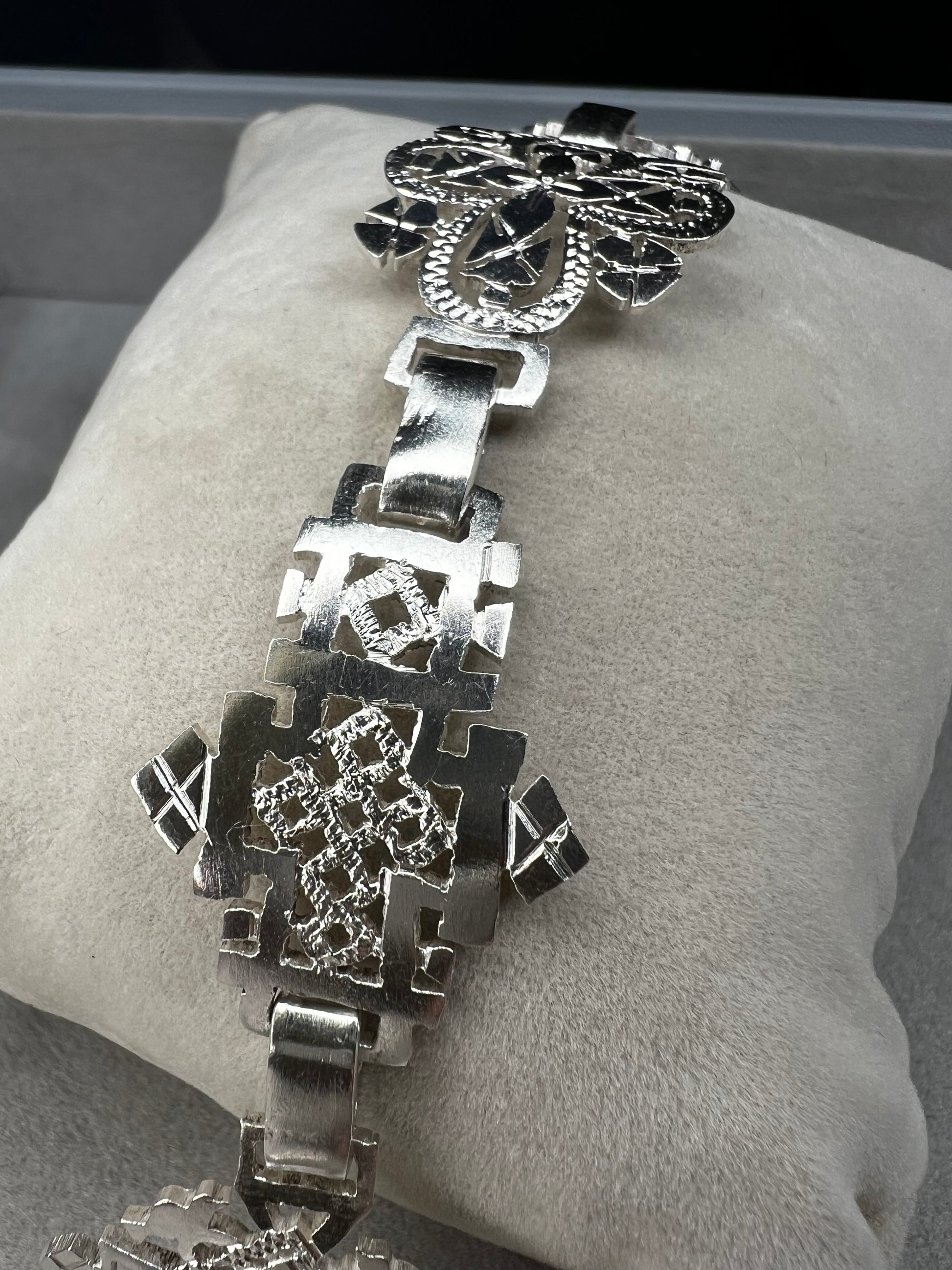 Crafted in sterling silver, this vintage bracelet features five ornate openwork panels. A timeless design that makes a striking statement.