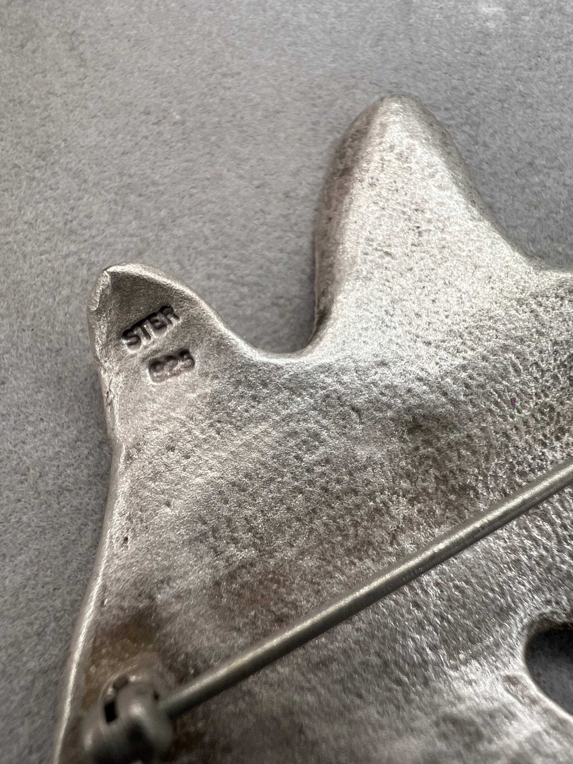 Shaped like an oak leaf, this sterling silver brooch captures nature’s beauty in exquisite detail. Its realistic design makes it a standout piece wherever it’s worn.
