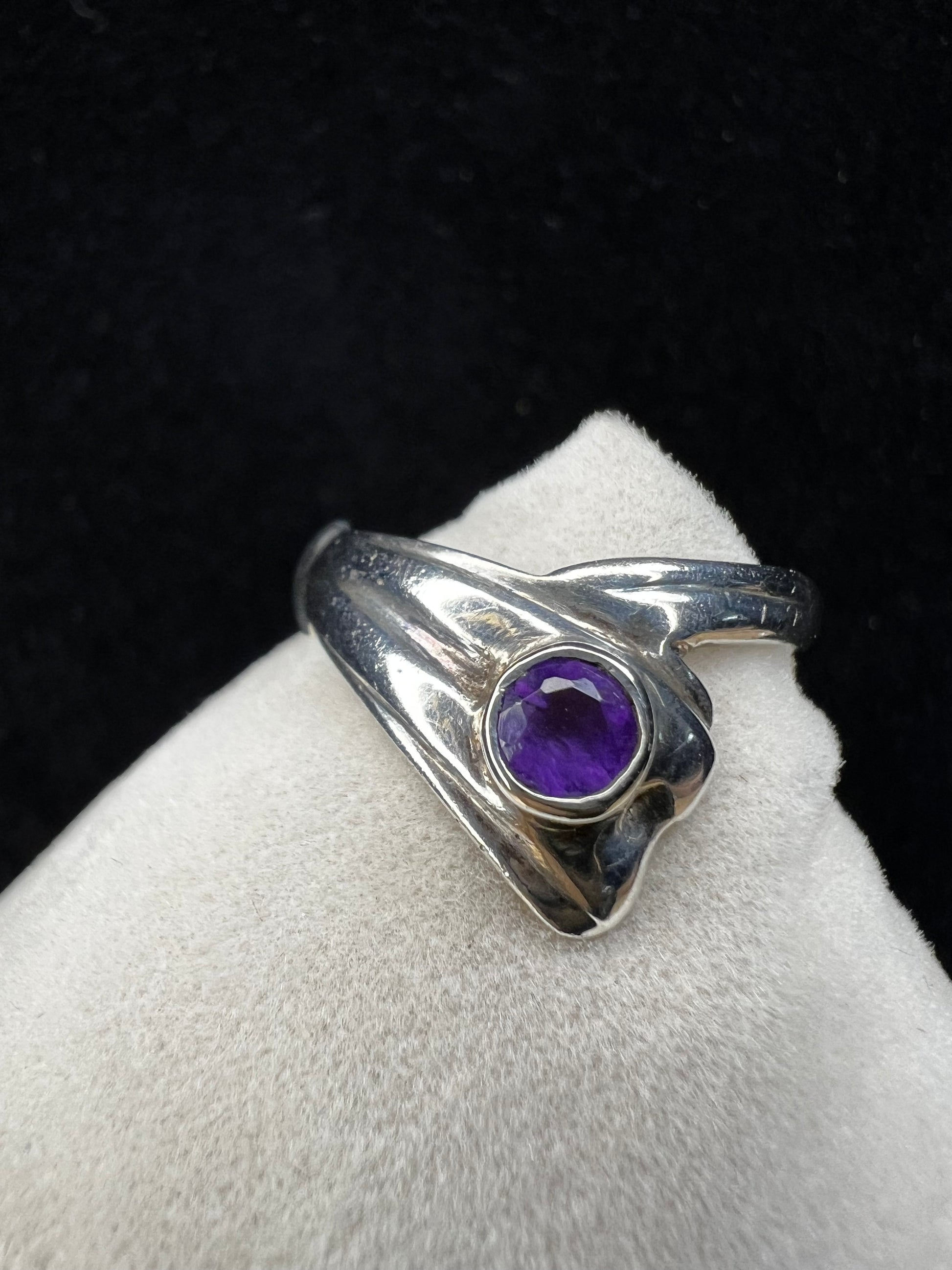 Add some individuality to your outfit with this sterling silver ring. Its unique design features an amethyst front and center.